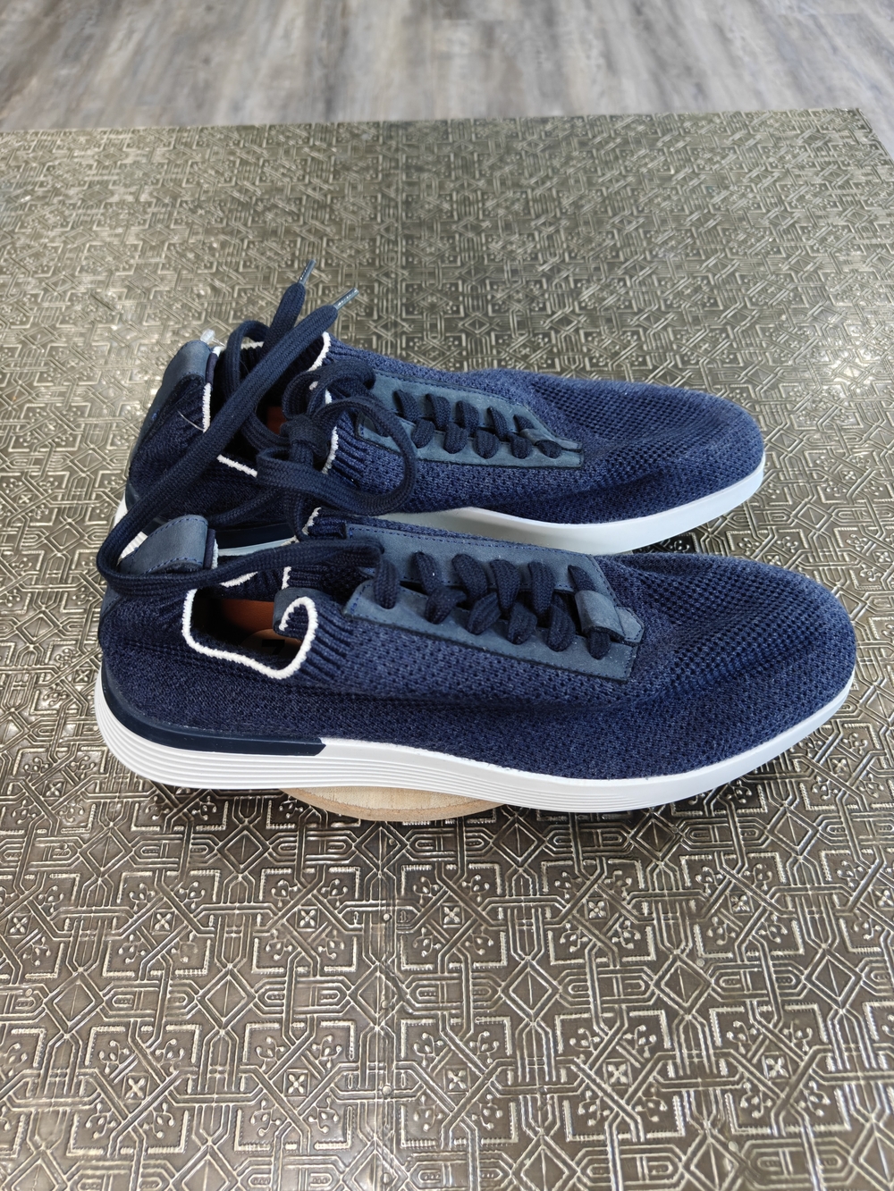 Wolf & Shepherd SupremeKnit Trainer in Navy/White Size 7